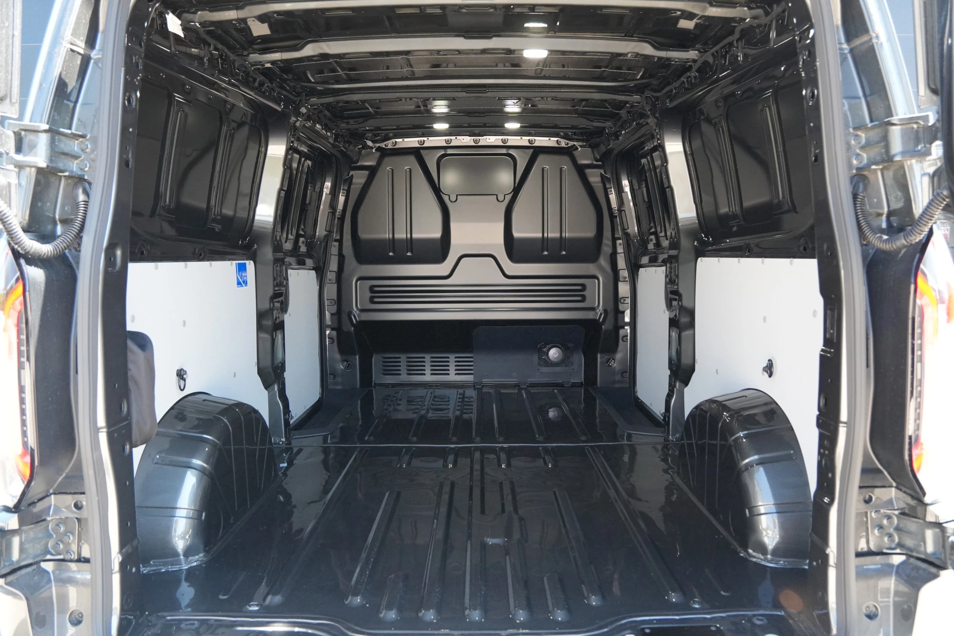 Ford E-Transit Custom 2026 - 340 L2H1 Limited 71 kWh 218pk - AGR Bestuurdersstoel - 2x Schuifdeur - LED - 360 Camera - B&O - ACC - Navi - Stoel/Stuurverwarming - Rijklaar immagine 11