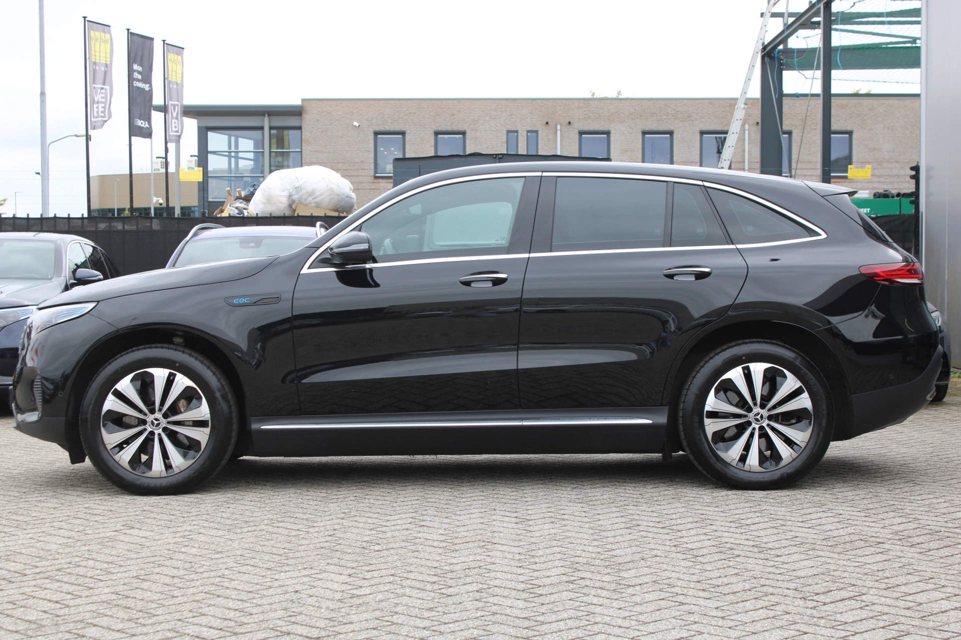 Mercedes-Benz EQC 2023 - 400 4MATIC 80 kWh LEDER KEY-LESS GO CARPLAY afbeelding 7