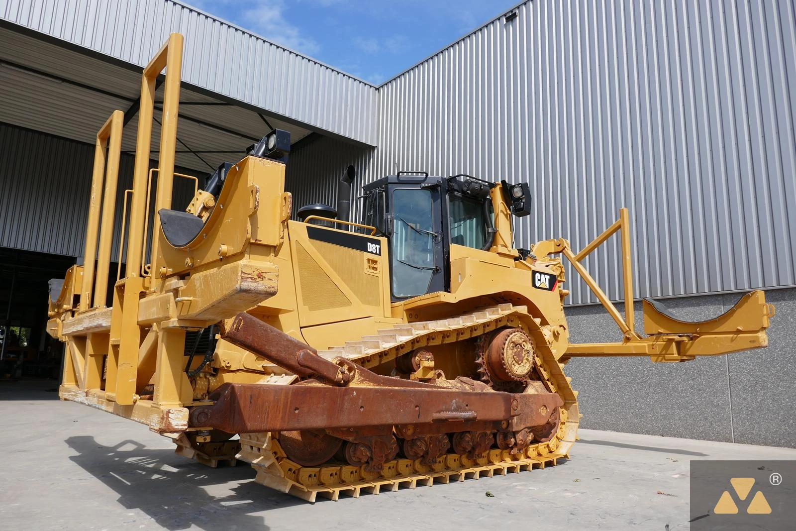 Caterpillar 2015 - D8T Pipe carrier image 1