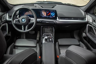 BMW iX1 2023 - xDrive30 67 kWh, Pano, Leder, Carplay, Ambient, H&K zdjecie 13