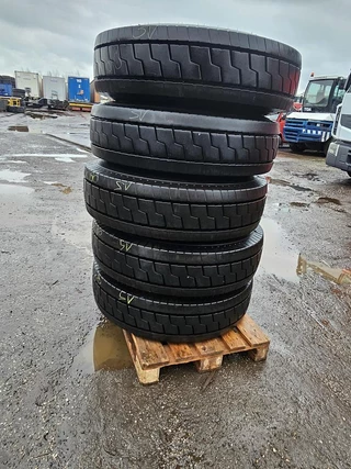 MICHELIN| terminal tractor tires 310/80R22.5 2015 - N/A image 5