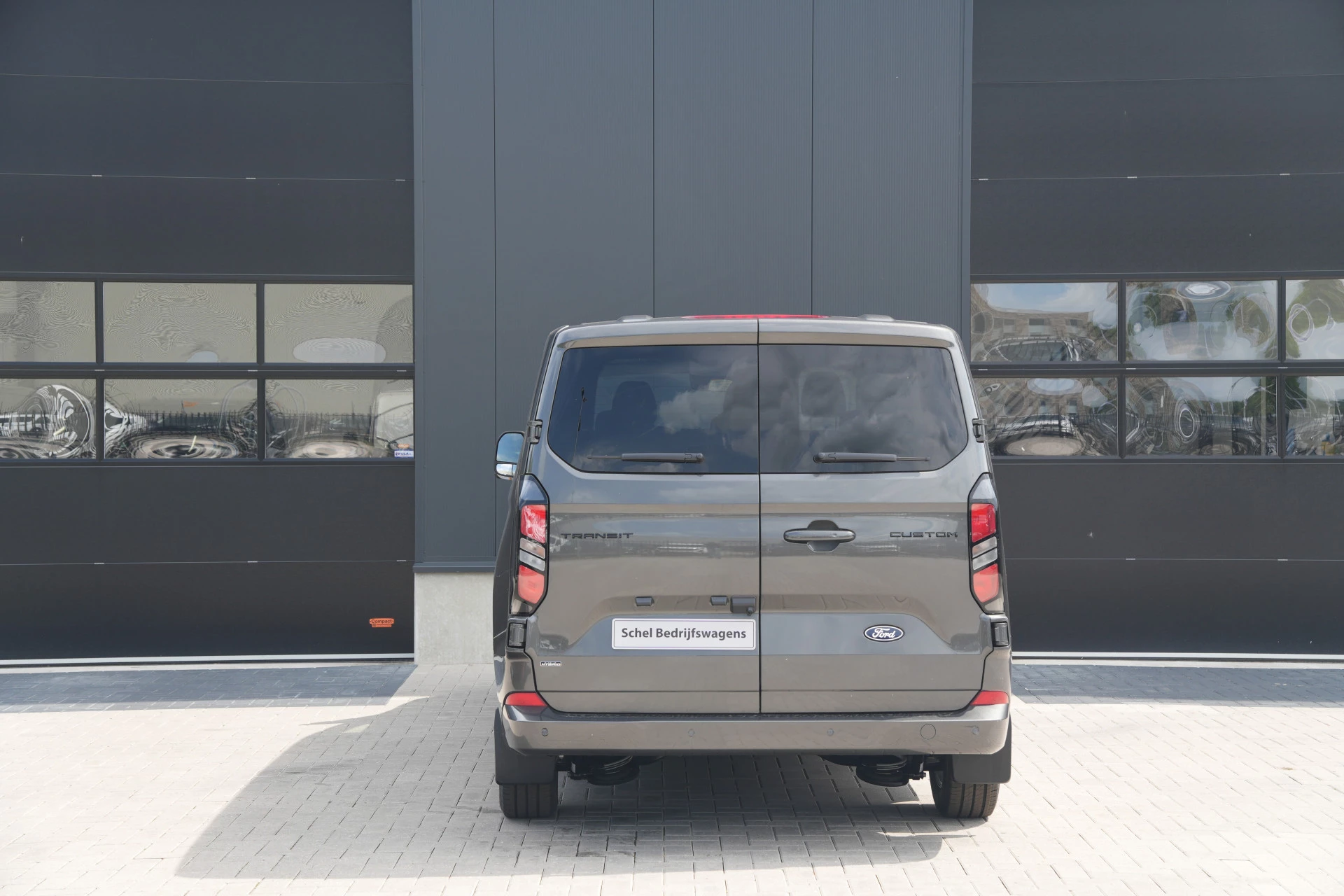 Ford Transit Custom 2026 - 340 2.5 PHEV L2H1 Limited 232pk 9 Zits - Keyless - ACC - Blindspot - Camera - Carplay - Navi - Prijs excl. BTW - Rijklaar afbeelding 6