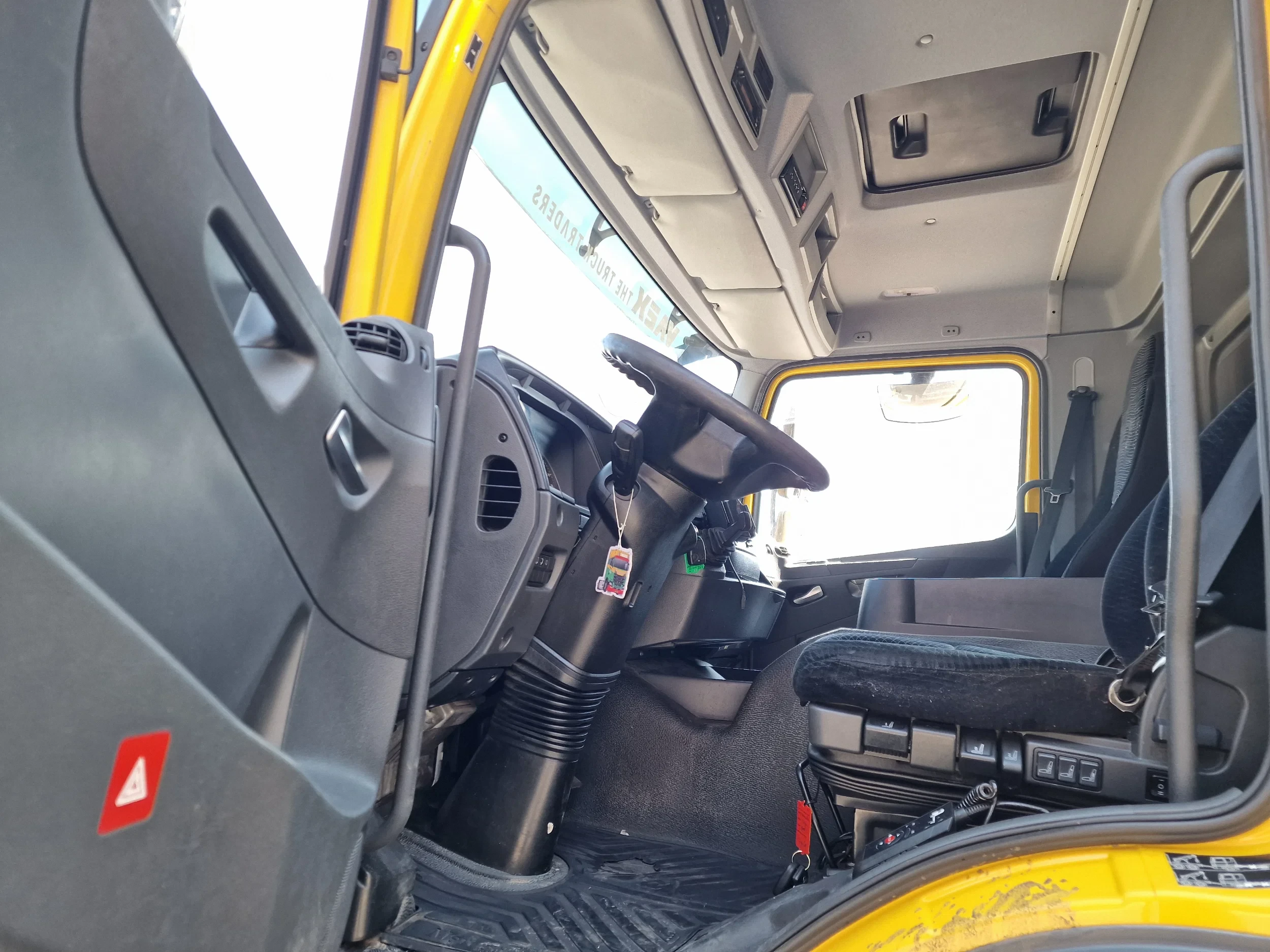 Mercedes-Benz Atego 2013 - 1223 4x2 Box with sidedoors - Loadlift - Euro 6 - Low KM - Automatic gearbox image 14