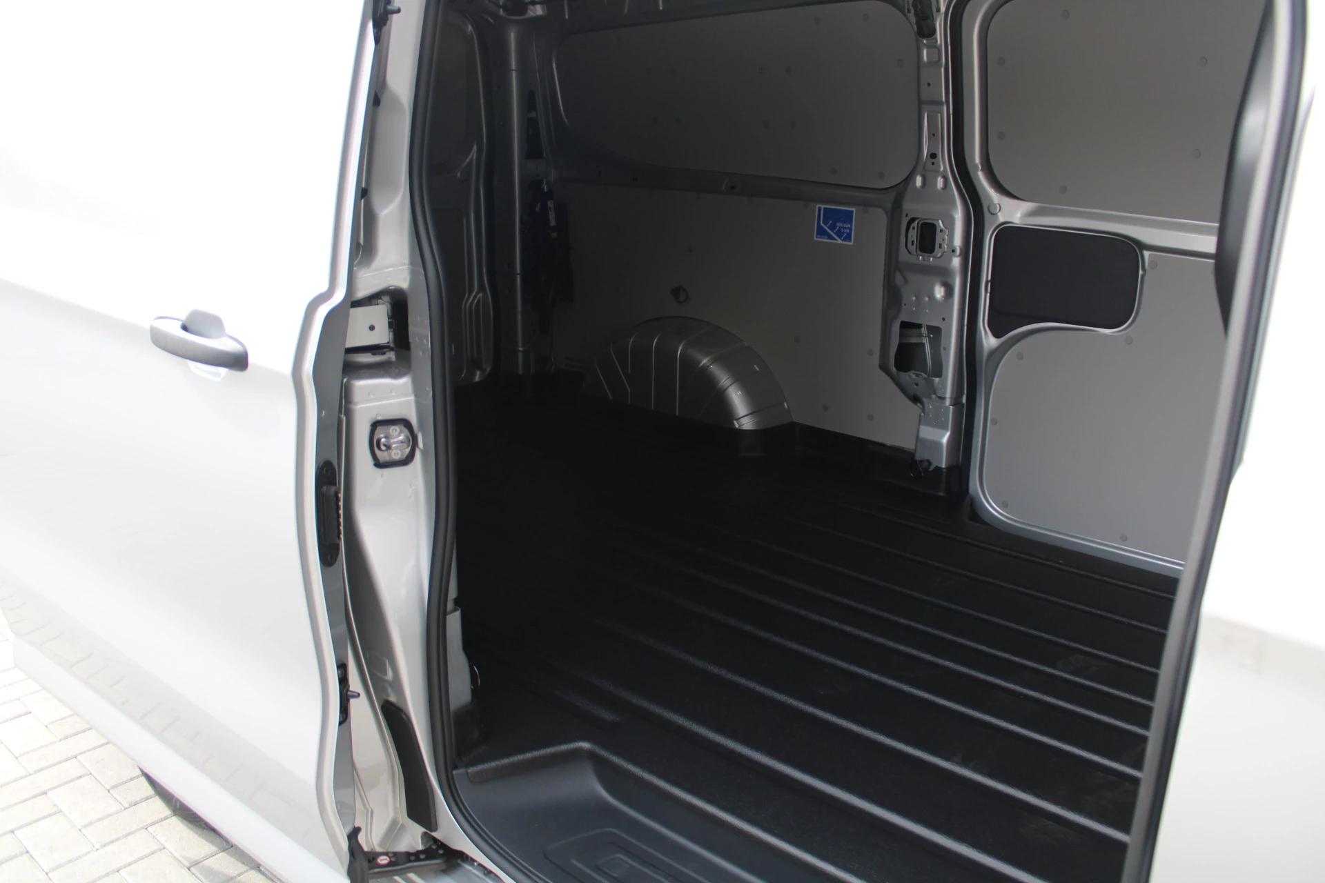 Ford Transit Custom 2025 - 320 2.5 PHEV L2H1 Trend 232pk - 5 jaar GARANTIE - 2x Schuifdeur - Adaptive Cruise - Blind Spot - Navigatie - Camera - Verwarmd Stuur - Rijklaar obrázek 14