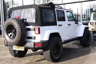 Jeep Wrangler 2010 - 3.8i V6 Aut. Sahara 4 drs JK 4x4 / LED / SOFTTOP zdjecie 5