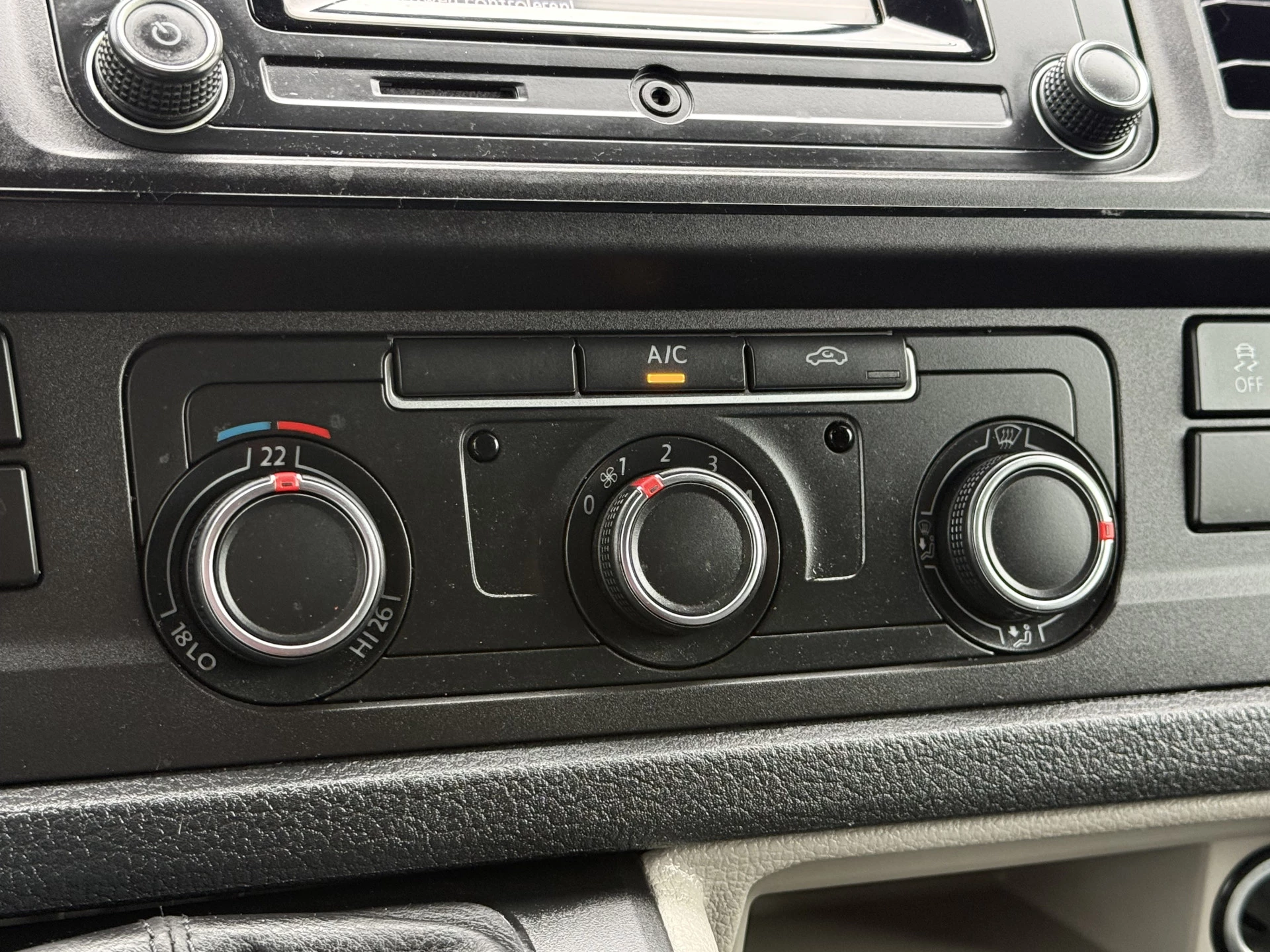 Volkswagen Transporter 2019 - 2.0 TDI 102 PK / L1H1 / 1e EIG. / ACHTERKLEP / AIRCO / CRUISE / CAMERA / VERWARMDE VOORRUIT obrázek 17