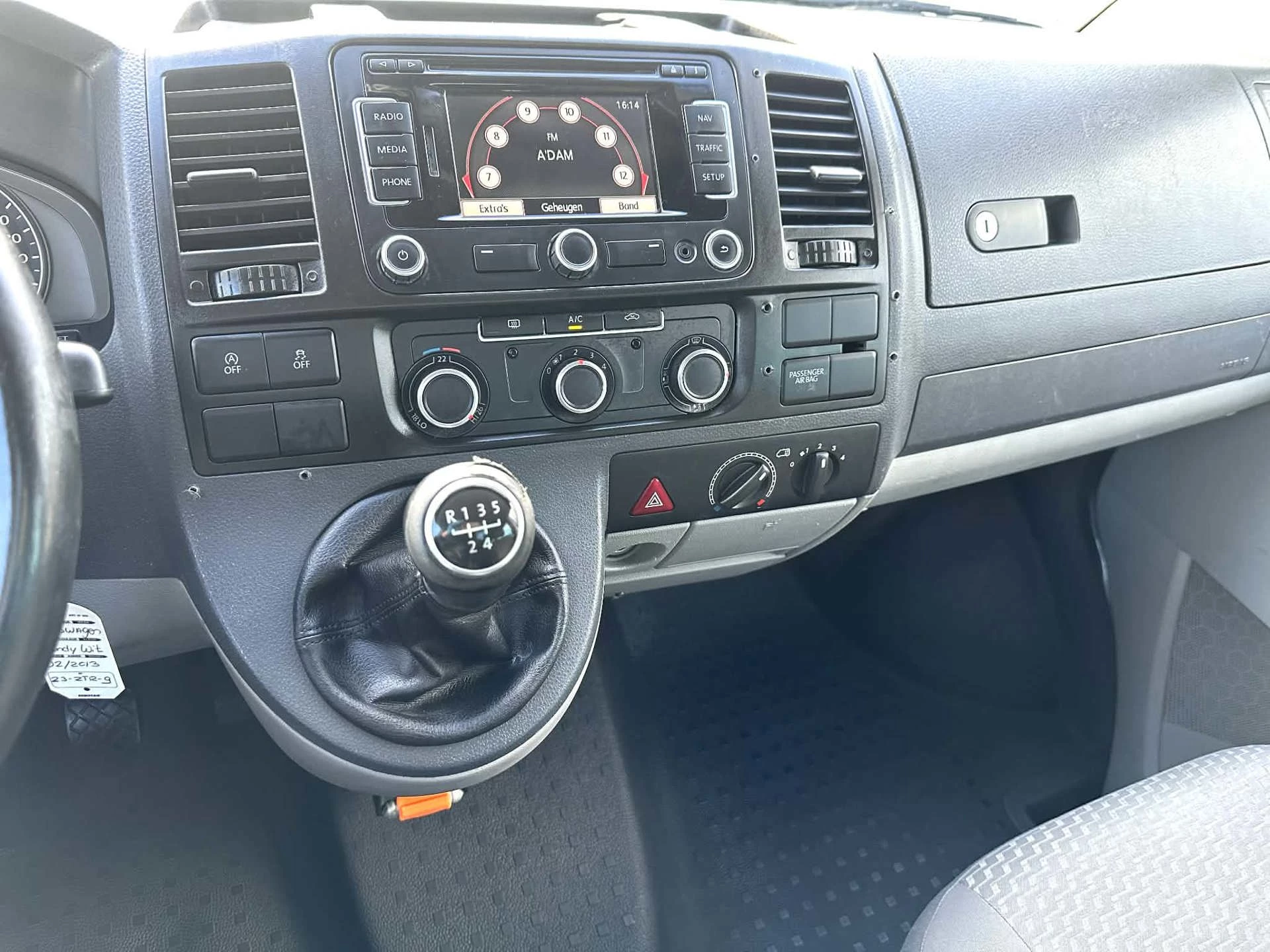 Volkswagen Transporter 2013 - Kombi 2.0 TDI L2H1 BlueMotion 3 + 3 + 3 Marge afbeelding 8