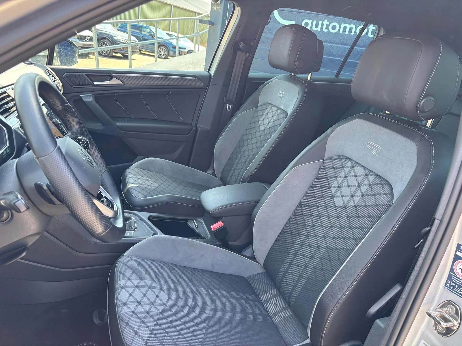 Volkswagen Tiguan 2022 - 1.4 TSI eHybrid R-Line afbeelding 12