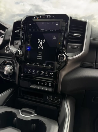 Dodge Ram 1500 2020 - LARAMIE NIGHT 5.7L V8, MARGE, GEEN BTW, 1E EIG, DEALER ONDERHOUDEN, NIEUWSTAAT obrazek 12