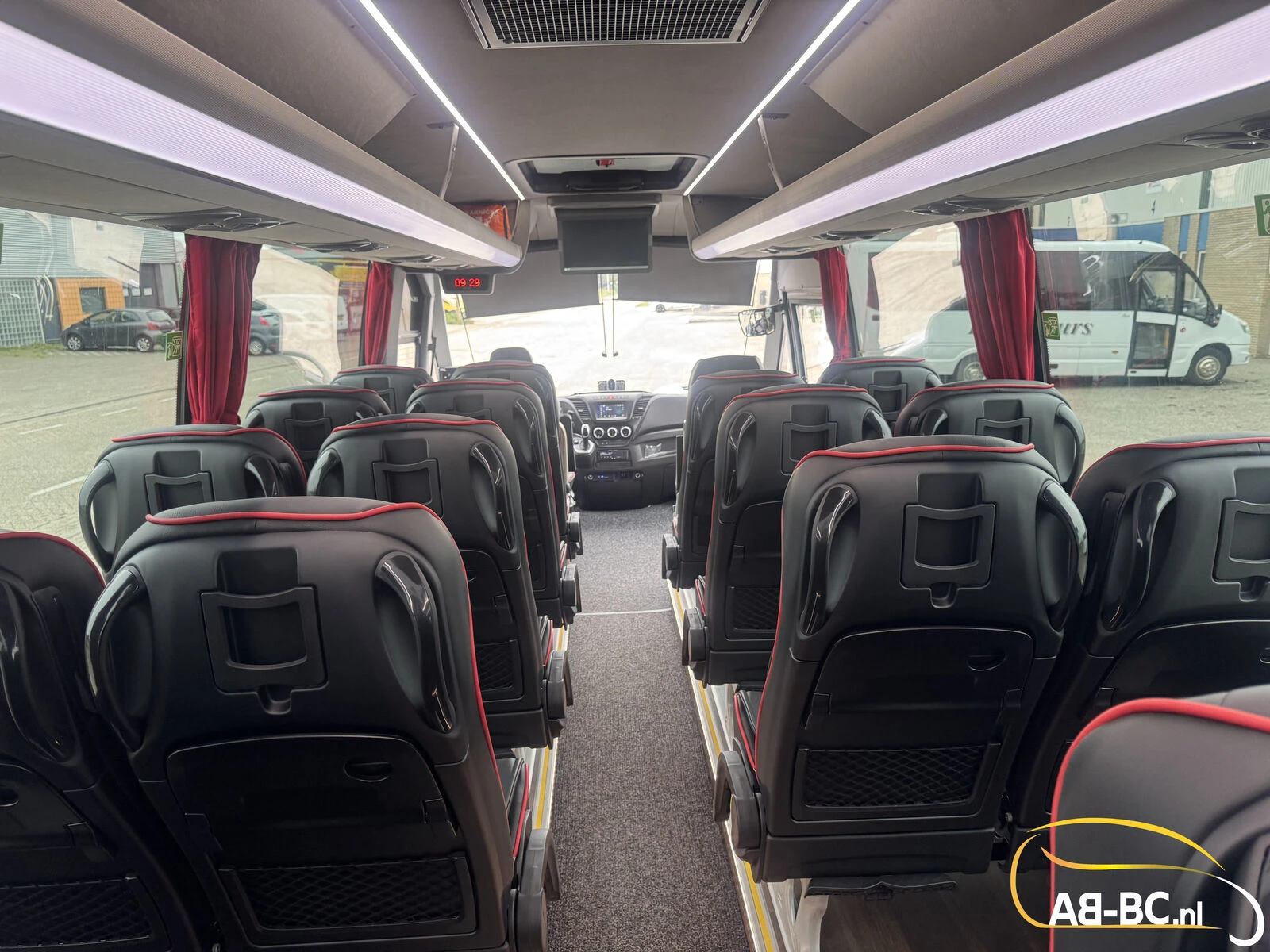 Iveco Rosero First Touring Electra, range 336 km, 24 Seats 2026 obrázek 51