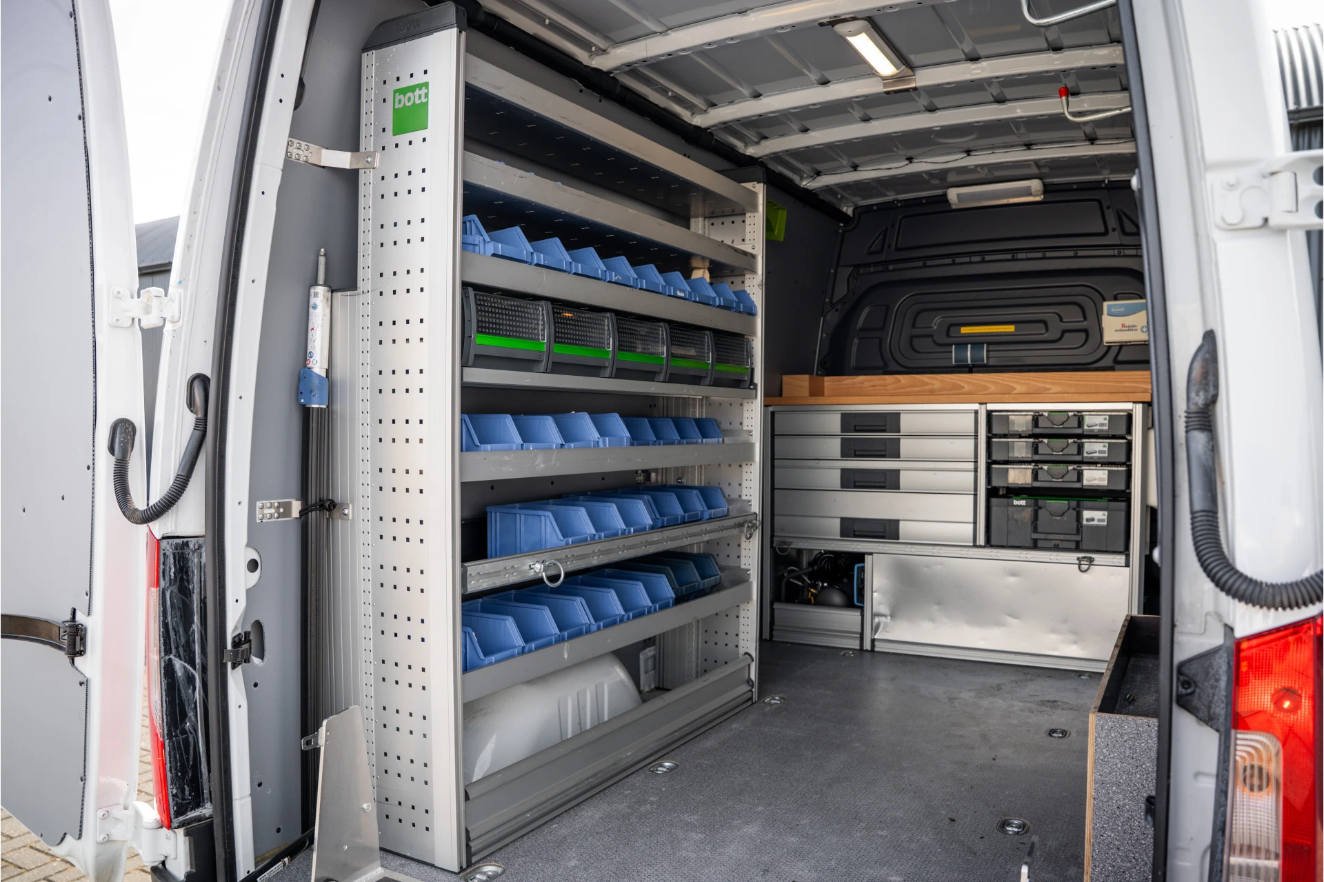 Mercedes-Benz Sprinter 2020 - 311 CDI RWD L2H2 | Volledig Ingericht | Mbux | Camera | Climatronic obrázek 12