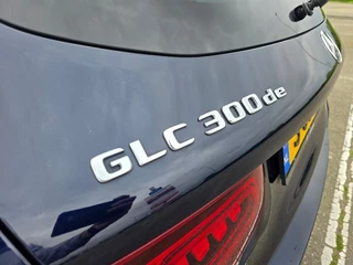 Mercedes-Benz GLC 2021 - Mercedes-Benz 300 de 4MATIC - AMG pakket - Black edition obrazek 39