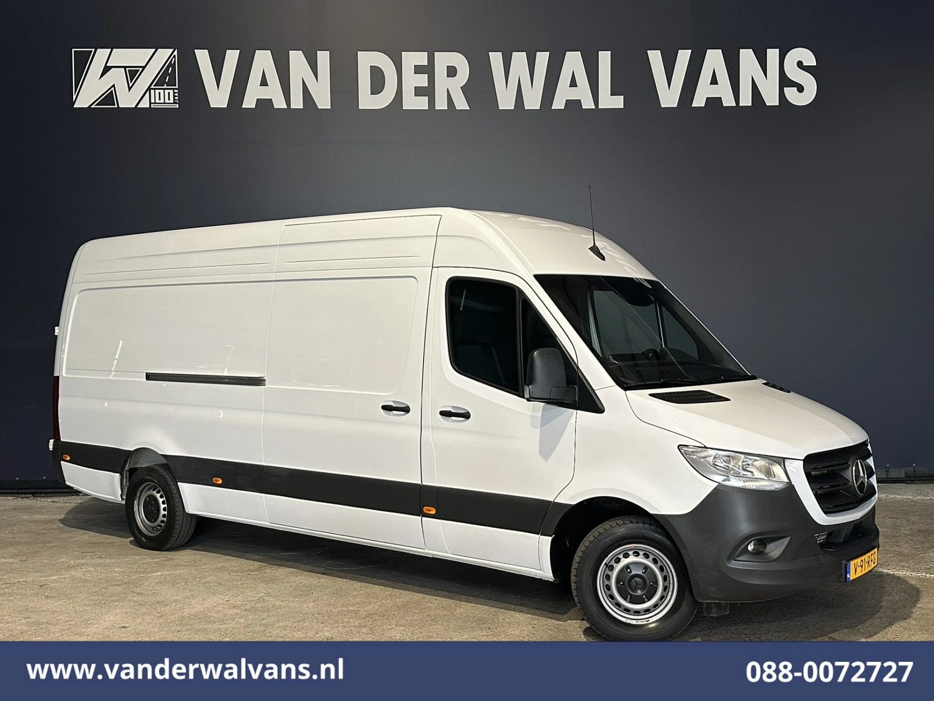 Mercedes-Benz Sprinter 2024 - 315 CDI 150pk L3H2 Euro6 Airco | Camera | Apple Carplay | Cruisecontrol | Chauffeursstoel afbeelding 1