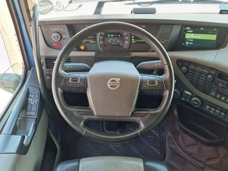 Volvo FH 2019 - 13.500 Globetrotter XL 4x2 - I parkcool - Full air - Leather - 2x tank obrazek 11