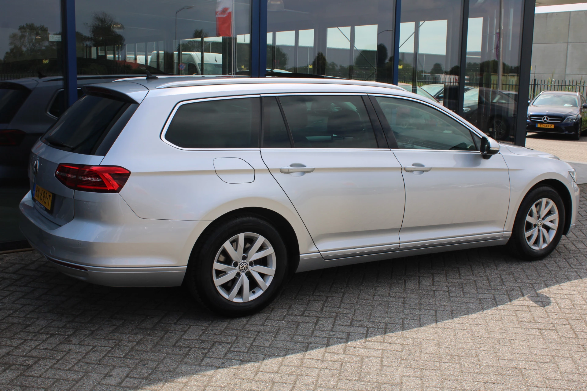 Volkswagen Passat 2018 - Variant 1.4 TSI Comfortline Business PANORAMADAK LEDER TREKHAAK CAMERA afbeelding 8