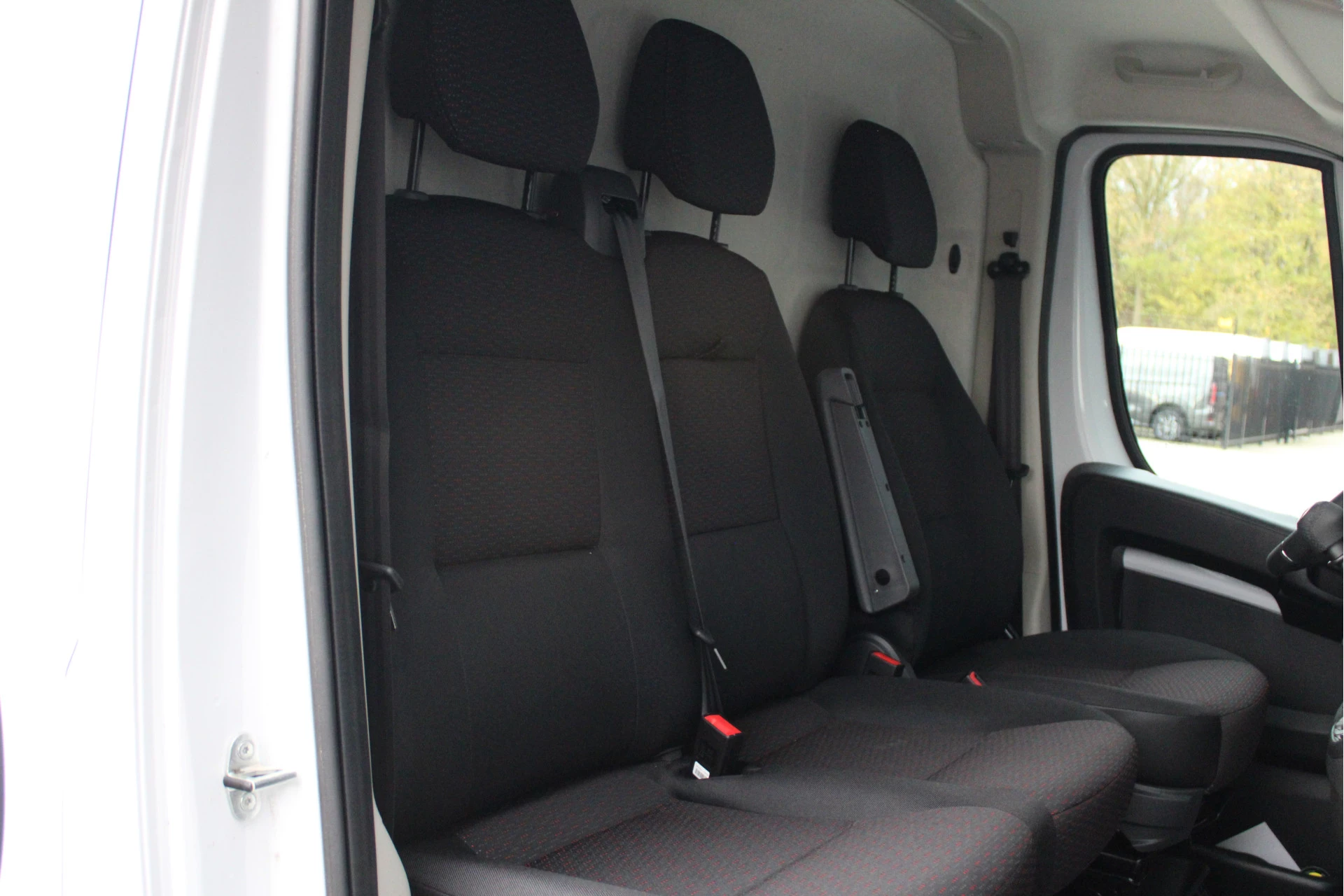 Opel Movano 2024 - 33 2.2 CDTI 140pk L2H2 - Airco - Camera - Cruise - Blind Spot - 270 deuren - Rijklaar zdjęcie 18