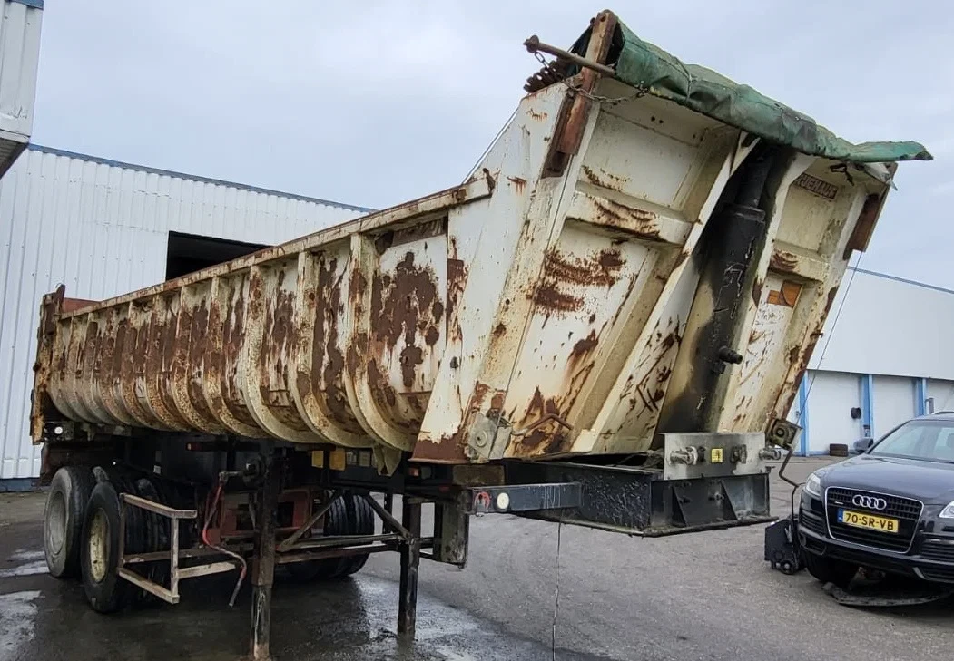 Fruehauf 1999 - 2 Axle , 8 Tyres , Steel Tipper , Spring Suspension , Drum Brakes immagine 4