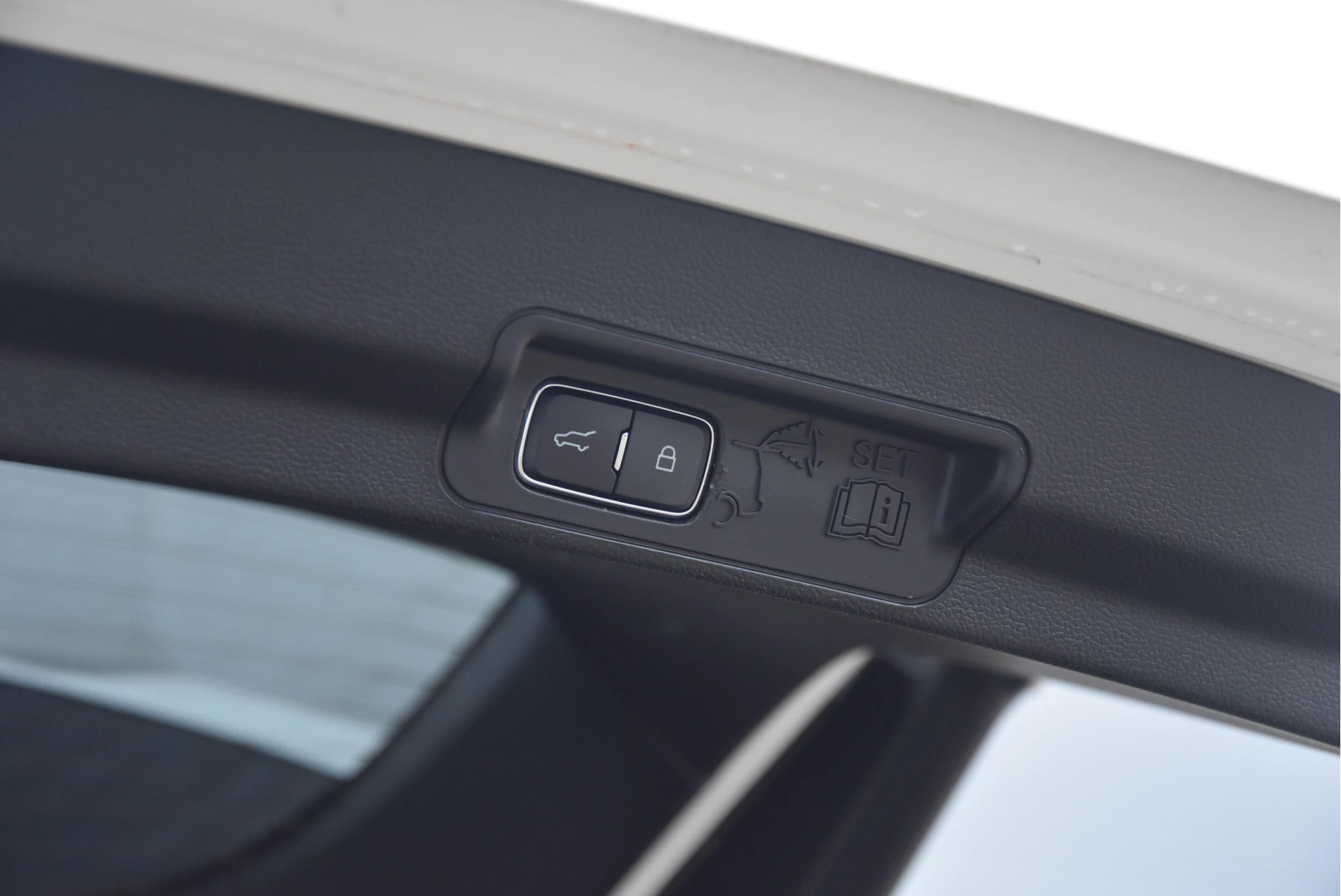 Ford Explorer 2024 - 3.0 V6 PHEV ST-Line 7-zits | Trekhaak Bild 20