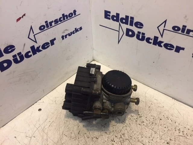 DAF - 1867005 FRONT AXLE MODULATOR CF76/CF86/XF106 (MORE PIECES IN STOCK) imagen 1