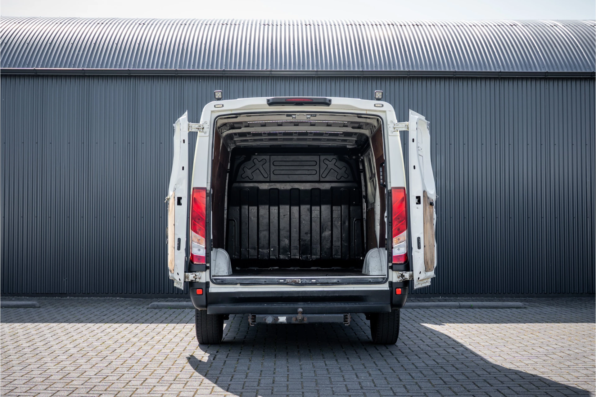 Iveco Daily 2015 - 35S13 L2H1 | 3.5T Trekgewicht | Climate | 3-Zits | Camera | Carplay | Cruise immagine 9