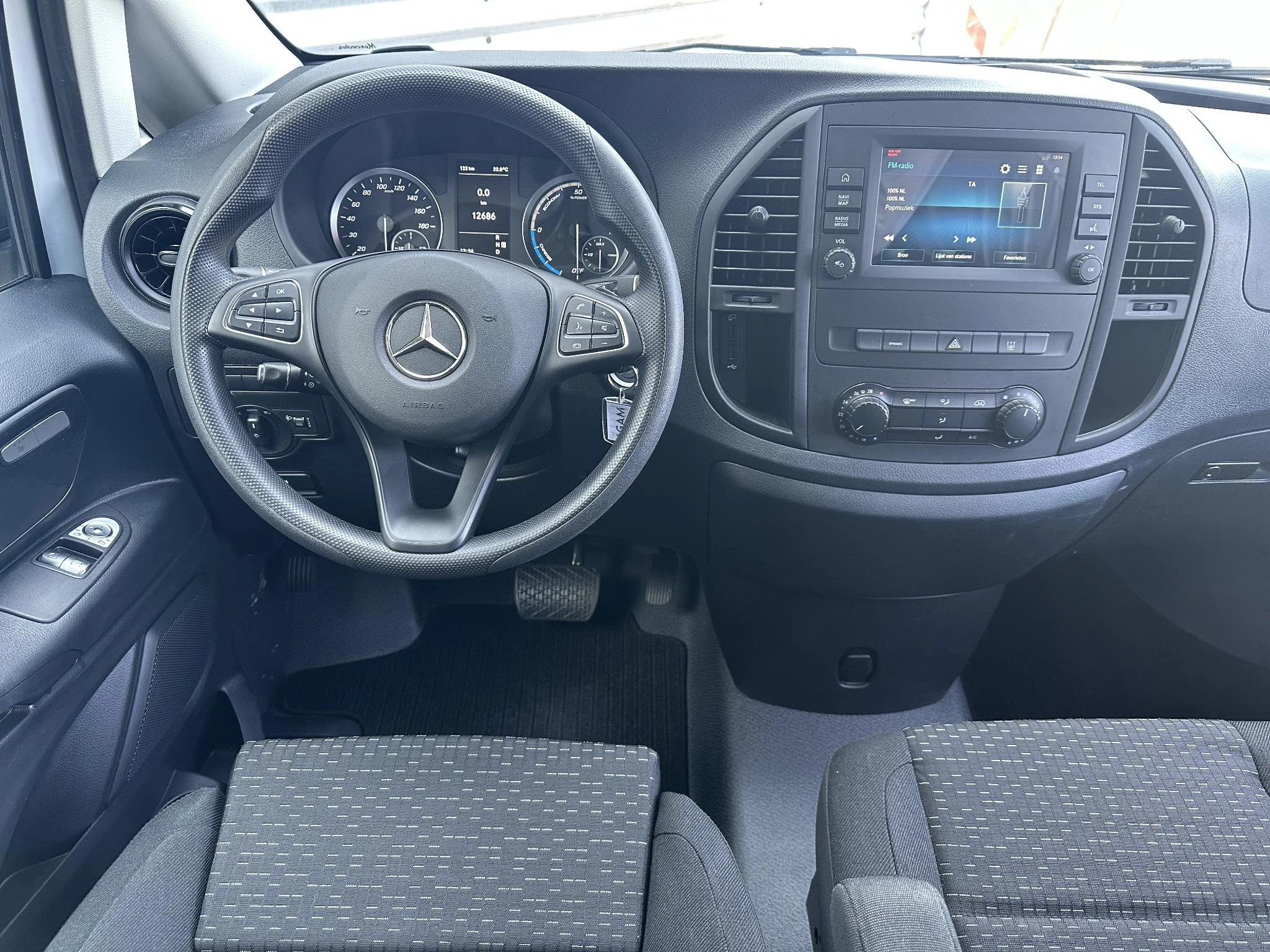 Mercedes-Benz eVito 2025 - eVito 112 66kWh Airco Apple Carplay Navigatie afbeelding 4