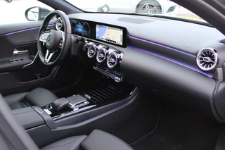 Mercedes-Benz A-Class 2020 - 250e AUT8 Premium LEDER CARPLAY WIDESCREEN SFEER CAMERA изображение 16