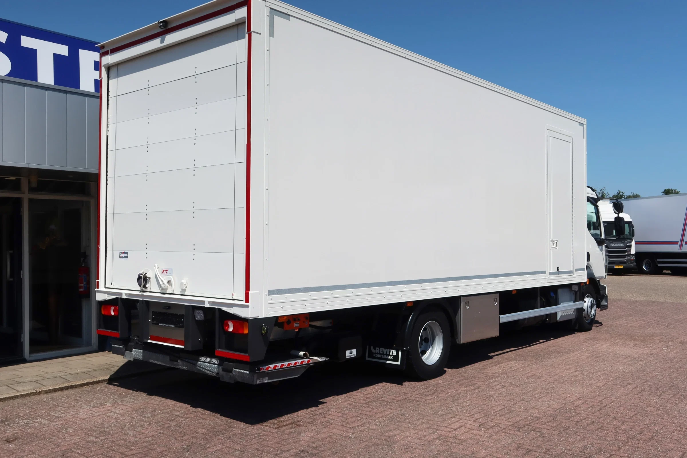 Volvo FL 250 2022 - Meubelbak + Dhollandia 1500 Full air suspension afbeelding 5