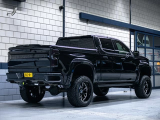 Chevrolet Silverado 2019 - High Country image 3