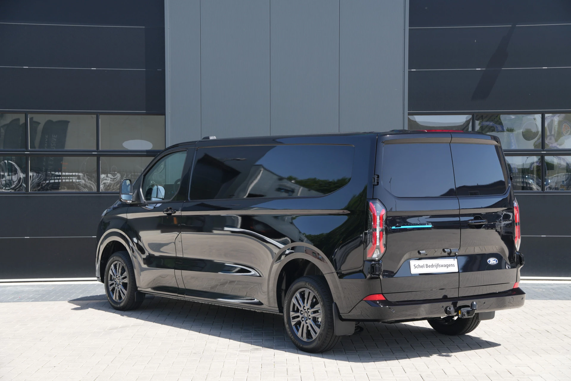 Ford E-Transit Custom 2026 - 340 L2H1 Limited 71 kWh 218pk - AGR Bestuurdersstoel - Trekhaak - ACC - B&O - Navi - Stoel/Stuurverwarming - 360 Camera - Blindspot - Rijklaar obrázek 8