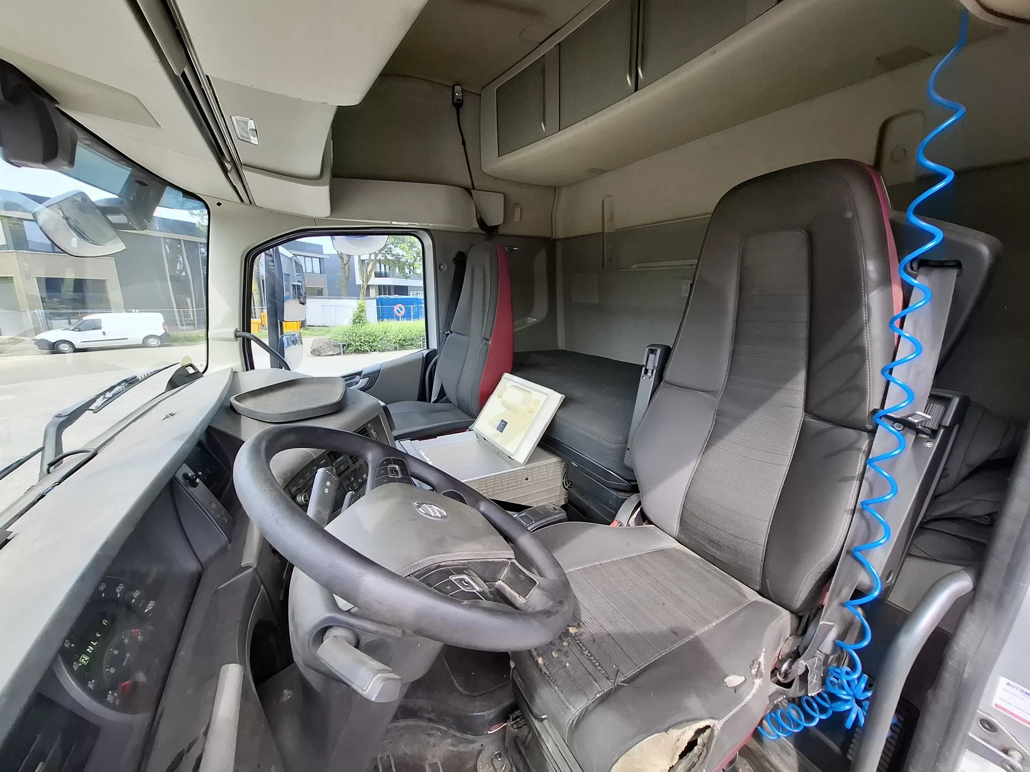 Volvo FH 2018 - FH4-460 / VEB+ / HYDRAULICS / TUV:02-02-2027 / DOUBLE TANK / SMART TACHO V2 / LWDS / FRIDGE / AUTOMATIC / EURO-6-C / 2018 imagen 23