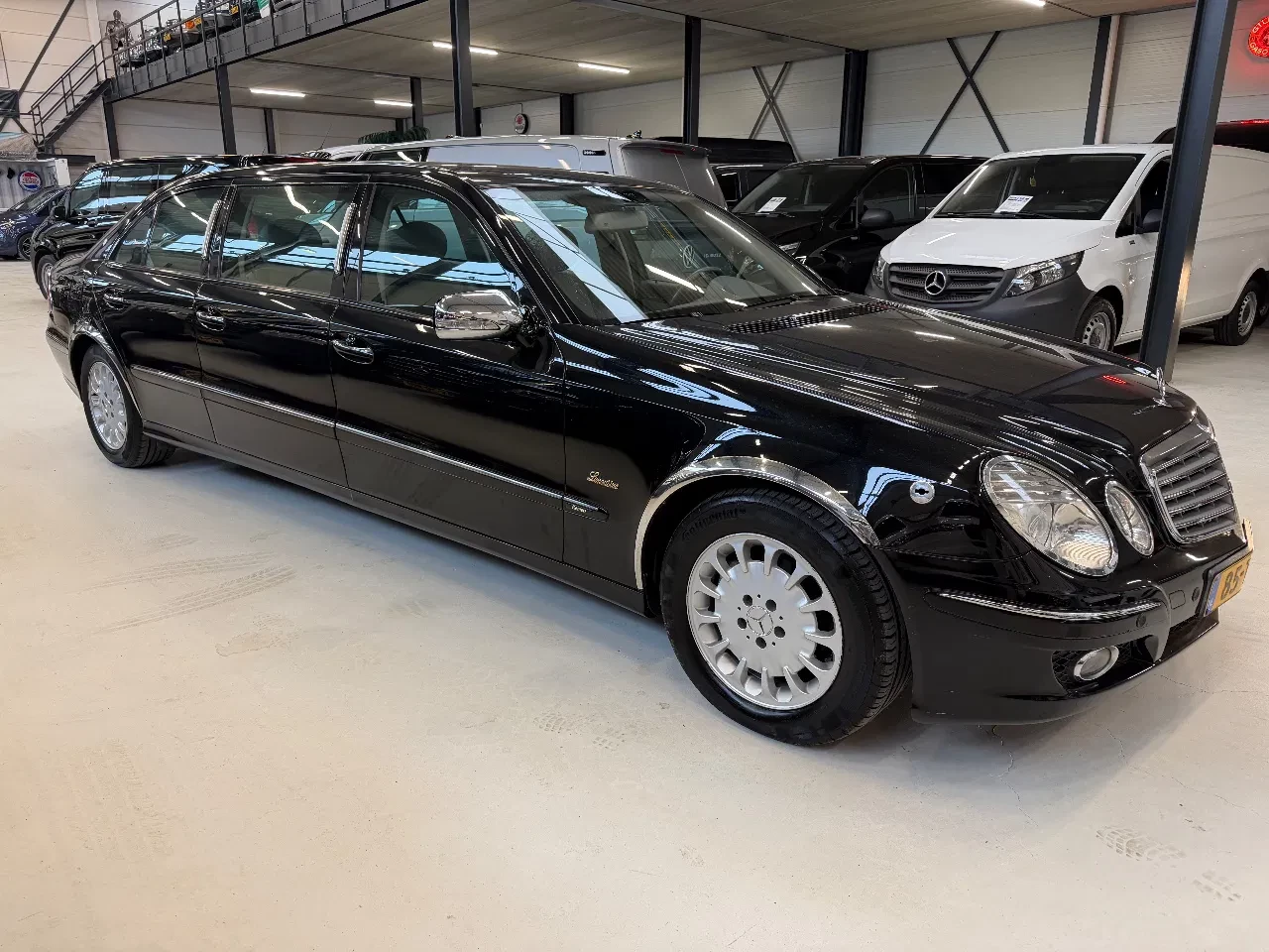 Mercedes-Benz E-Class 2007 - 200 Kompressor Limousine 8 Persoons Automaat Airco Cruisecontrol 94100KM Bild 3