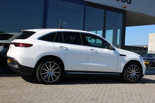 Mercedes-Benz EQC 2021 - 400 4MATIC 80kWh Business Solution AMG LINE 20'' image 2 thumbnail