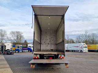 Mercedes-Benz Actros 2018 - 2646 6x2 - Isolated box with sidedoors - Zepro Loadlift - Full air obrazek 9