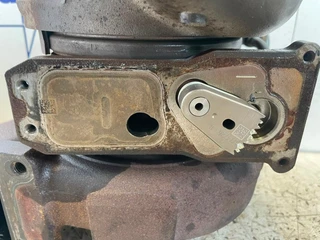 DAF 2023 - 2343156 / 2417227 TURBO HOLSET HE400VG WITHOUT VTG (WARNING!! ENGINE OIL HAS GOTTEN INTO THE TURBO!!) afbeelding 2 miniatuur