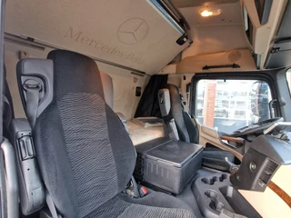 Mercedes-Benz Actros 2018 - 2646 6x2 - Isolated box with sidedoors - Zepro Loadlift - Full air obrazek 21