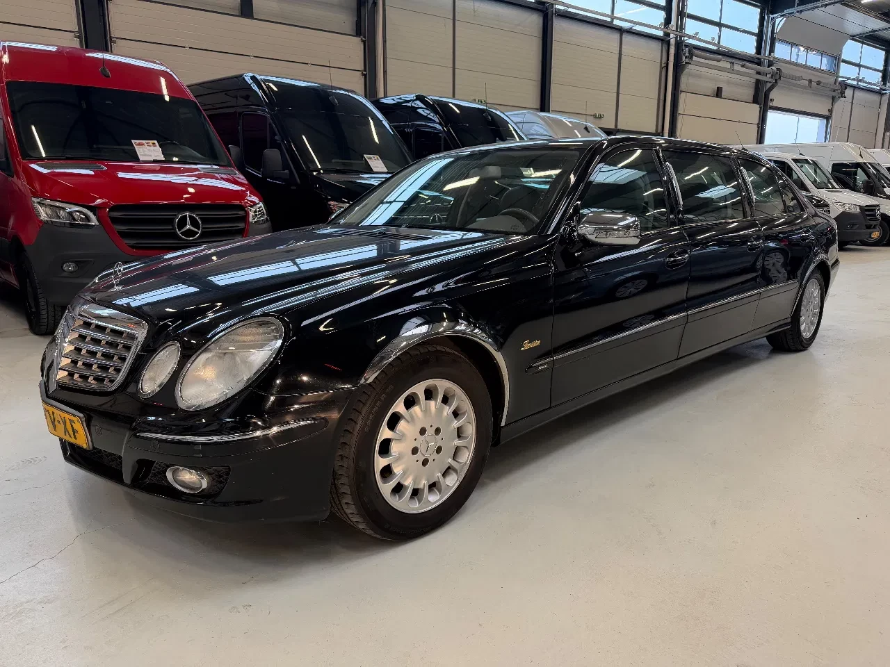 Mercedes-Benz E-Class 2007 - 200 Kompressor Limousine 8 Persoons Automaat Airco Cruisecontrol 94100KM Bild 2