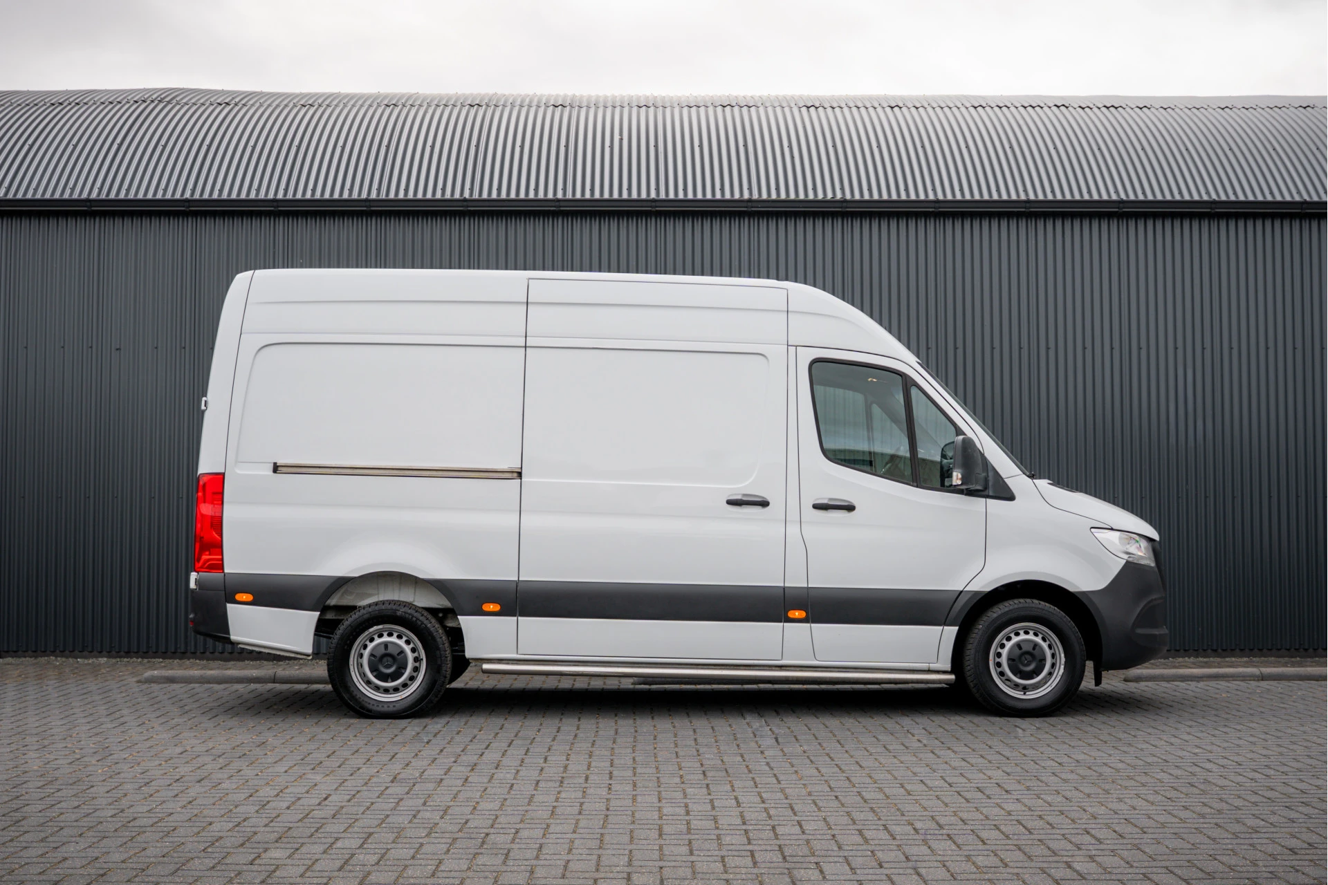 Mercedes-Benz Sprinter 2019 - 311 CDI RWD L2H2 | | Volledig Ingericht | Mbux | Camera | Climatronic afbeelding 6