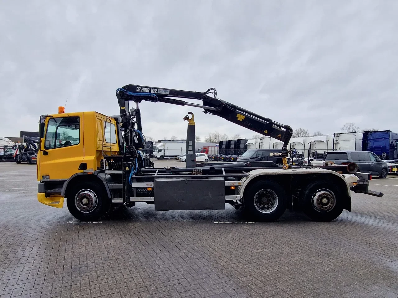 DAF CF 2002 - 250 6x2*4 - Hooklift - HIAB 102 Crane - Manual gearbox - Steering axle - Euro 3 afbeelding 6