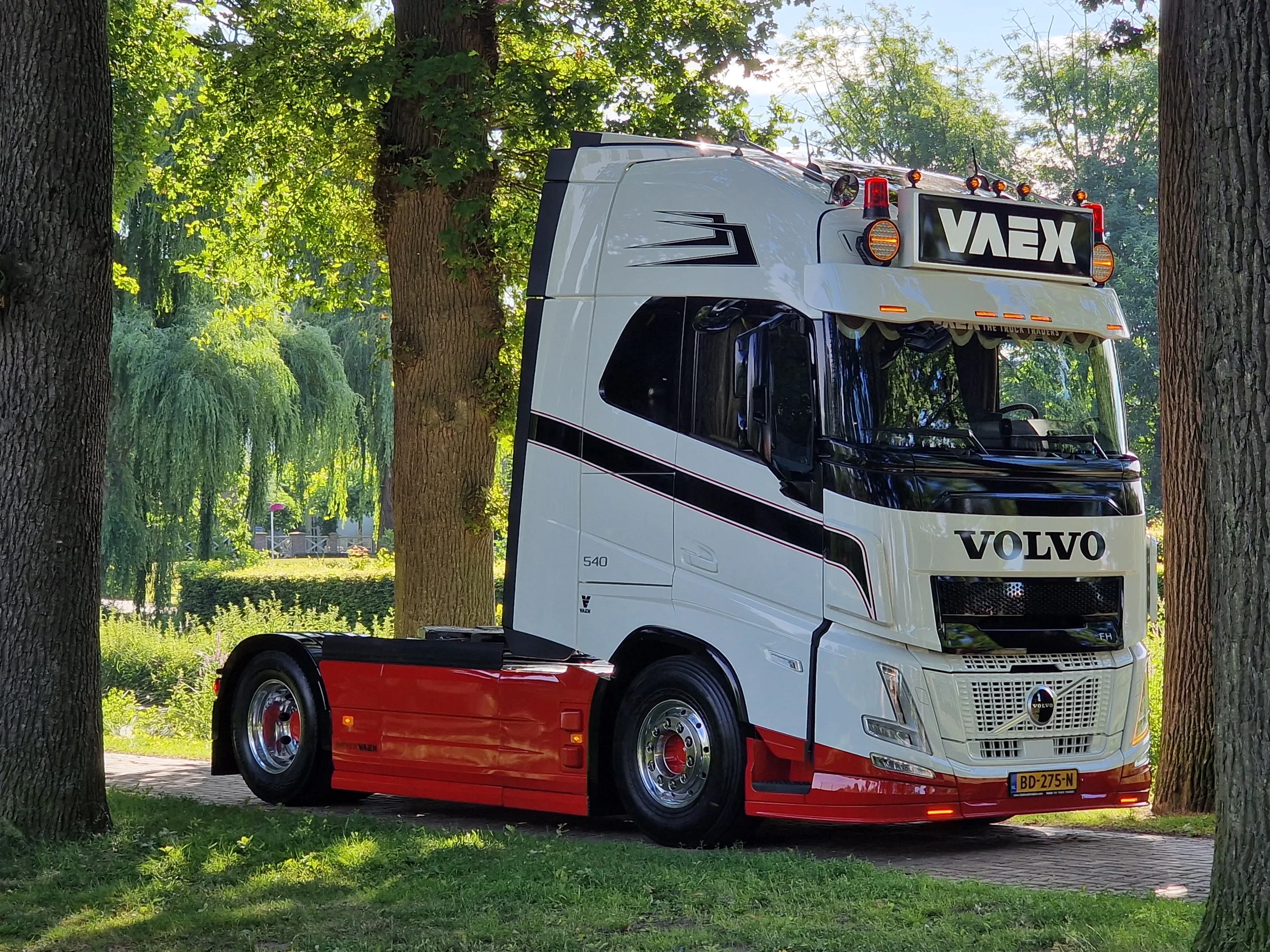 Volvo FH 2026 - 540 Aero Globetrotter XL 4x2 - New - Full spec - Show Truck - BUFFL interior - Retarder - I parkcool - Full air immagine 24
