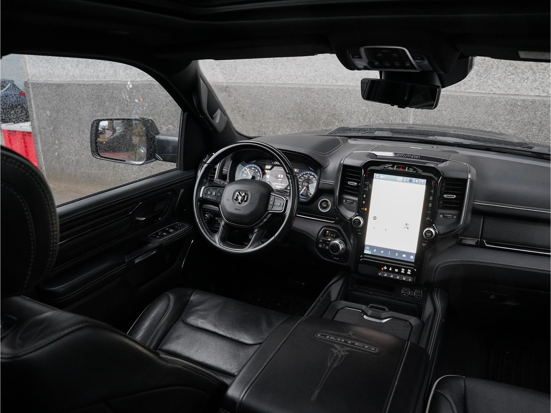 Dodge Ram 1500 2022 - 5.7 V8 4x4 Crew Cab Limited Night изображение 5