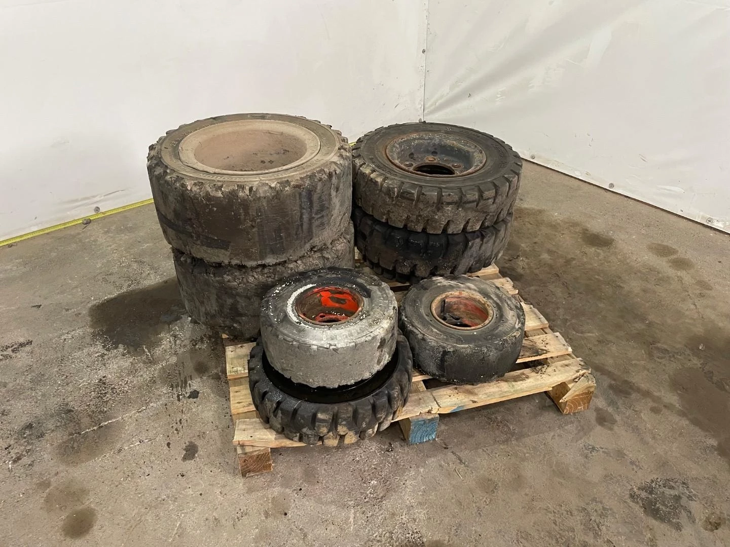 Watts Forklift tires afbeelding 1