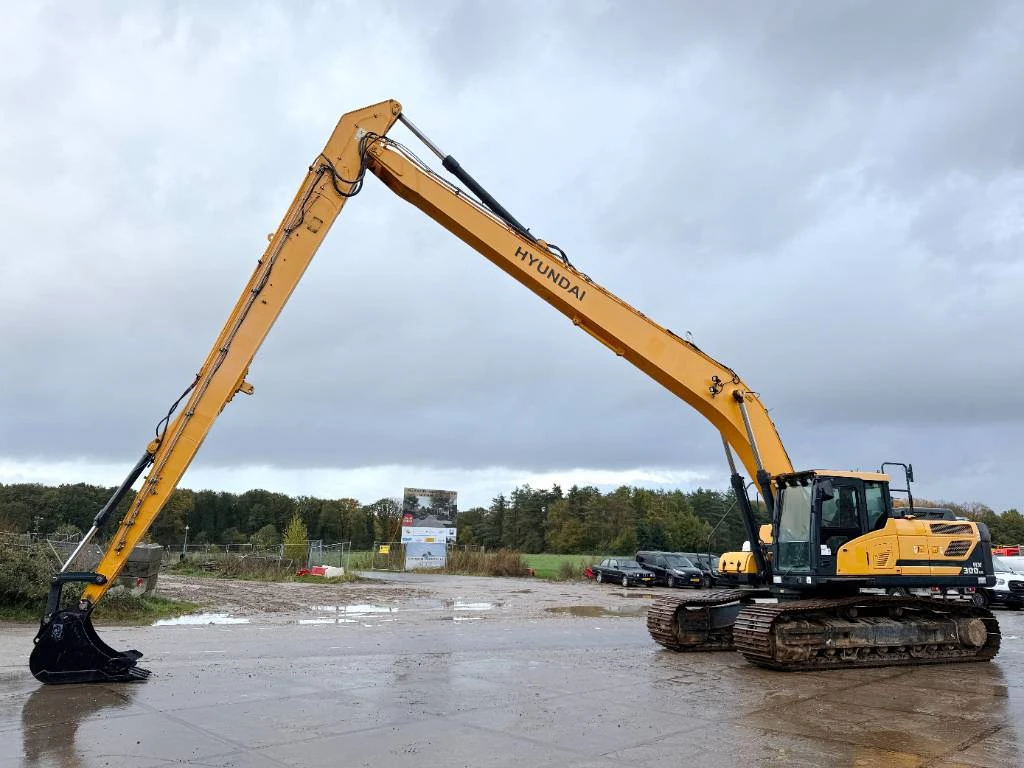Hyundai 2016 - HX300LR - 18m Long Reach / Auto Greasing image 1