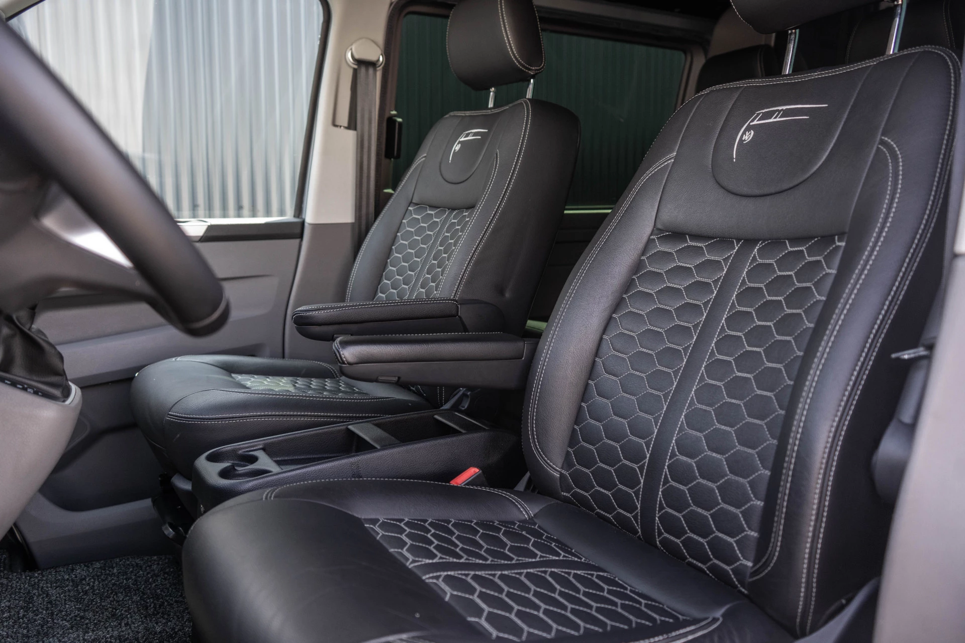 Volkswagen Transporter 2021 - T6.1 2.0 TDI L2H1 | BULLI | 150 PK | Automaat | LED | Camera | Carplay | PDC | Zijschuifdeur L+R zdjęcie 13