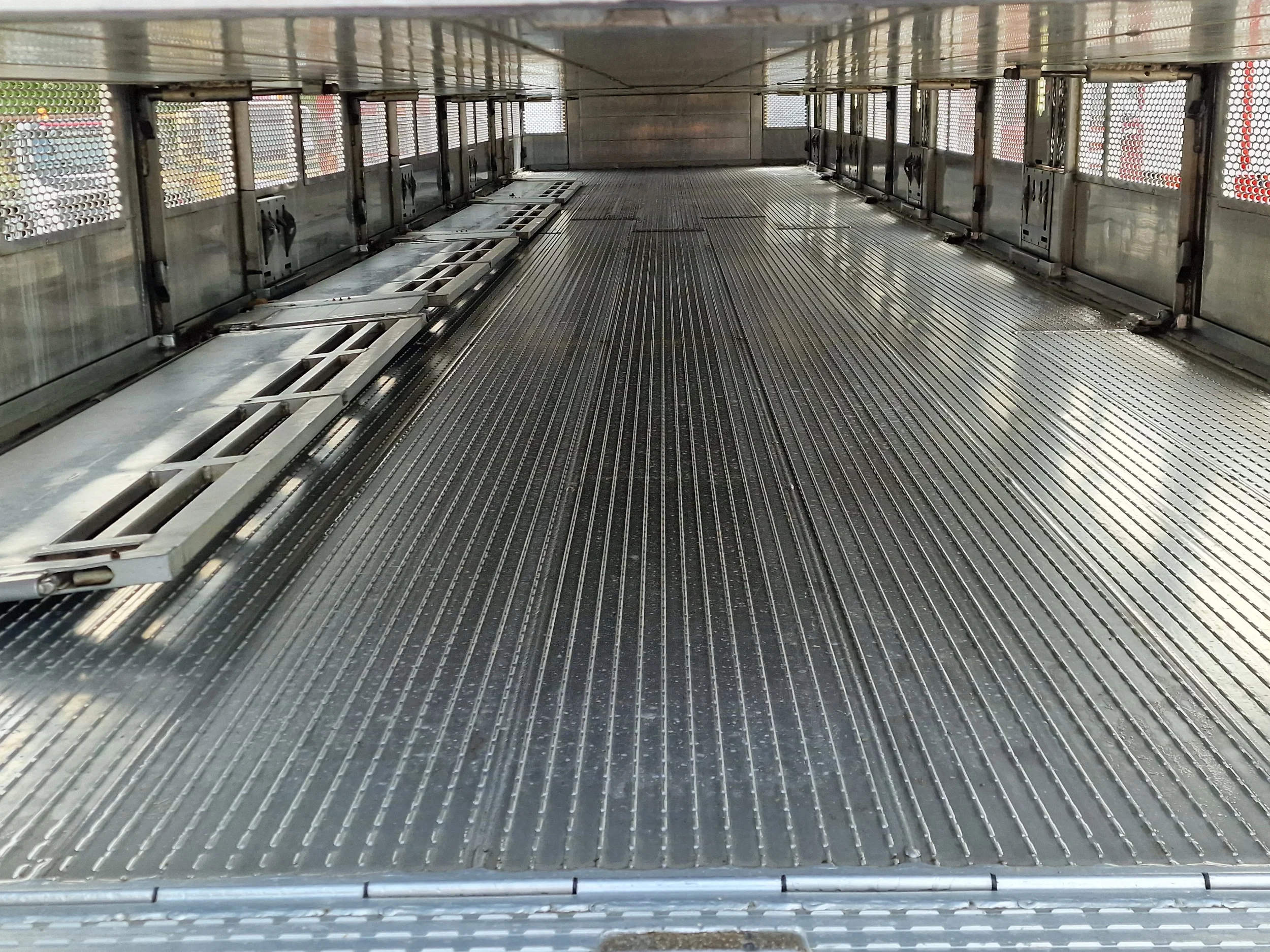 CUPPERS 2013 - 4 stock - new TUV - type 2 - lifting floors - lift / ramp afbeelding 47