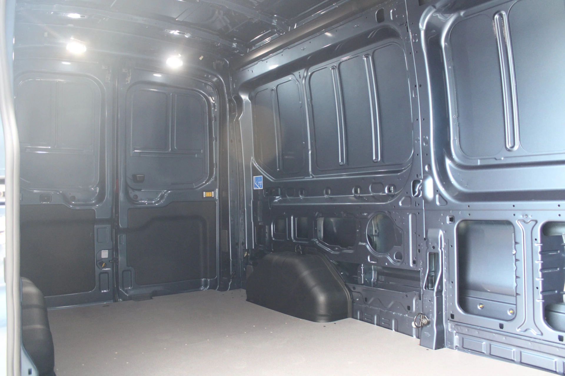 Ford Transit 2024 - 350 2.0 TDCI L3H2 Limited 165pk - LUCHTVERING - ACC - Blind Spot - 360 camera - Navigatie - Stoel-Stuurverwarming - Trekhaak - Rijklaar Bild 6