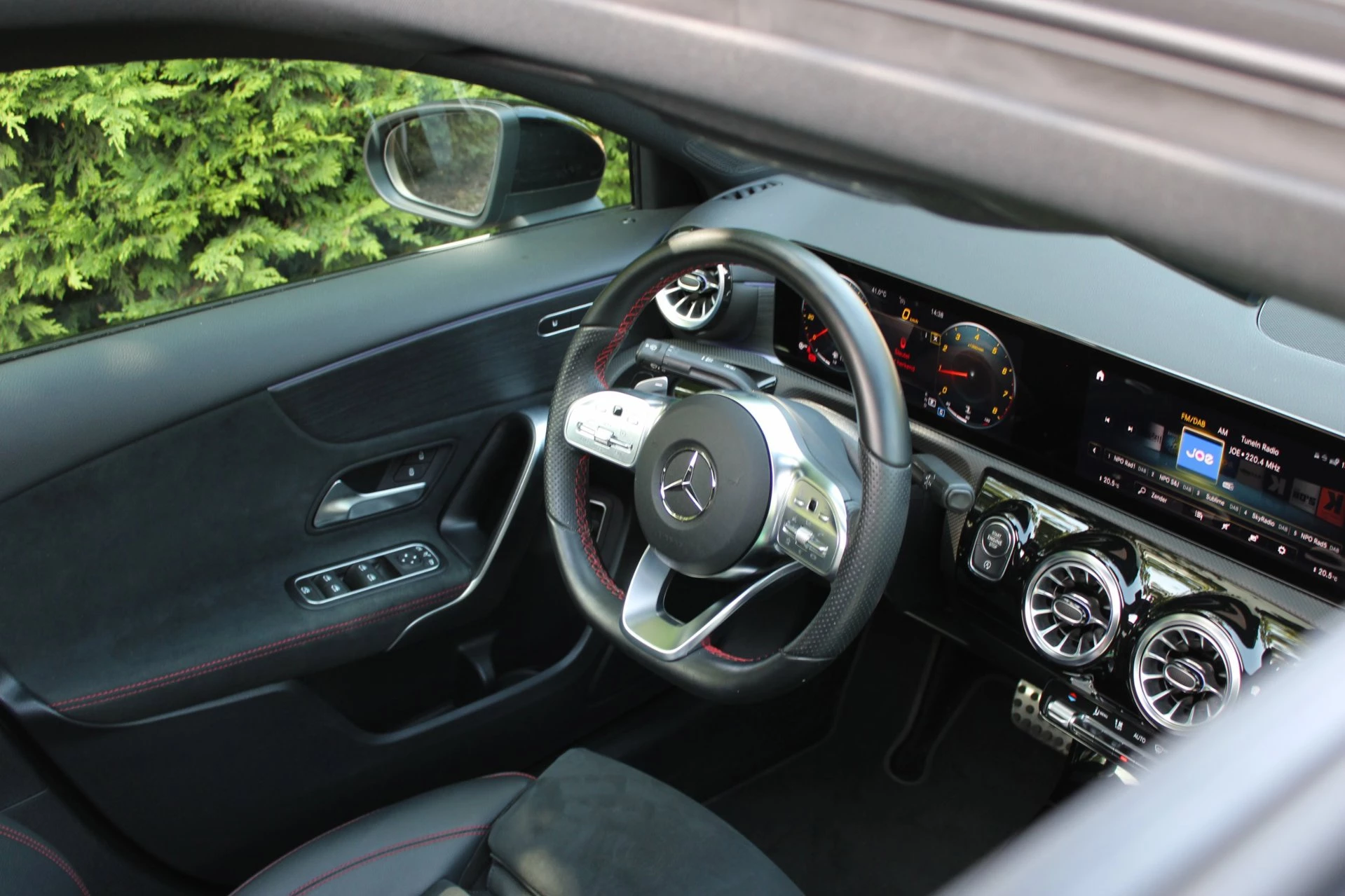 Mercedes-Benz A-Klasse 2023 - 180 AMG Line Panodak Sfeerlicht Keyless afbeelding 6