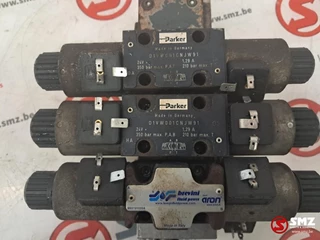 Diversen N/A 2009 - Occ set van 3 hydraulische ventielen Parker obrazek 5