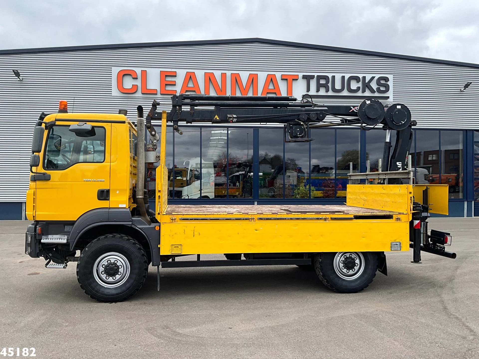 MAN TGM 2010 - 13.290 4x4 Hiab 9 Tonmeter laadkraan Just 222.472 km! image 3
