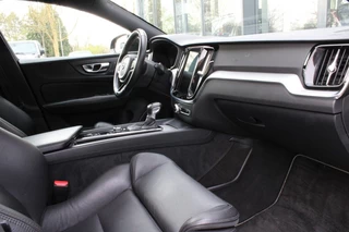 Volvo V60 2020 - 2.0 T5 R-DESIGN / Panorama dak / 250 PK immagine 22