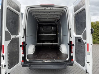 Volkswagen Crafter 2019 - 2.0 TDI 141 PK / L3H3 / 1e EIGENAAR / ZEER NETJES !! / AIRCO / CRUISE / ERGO GEVEERDE STOEL image 8